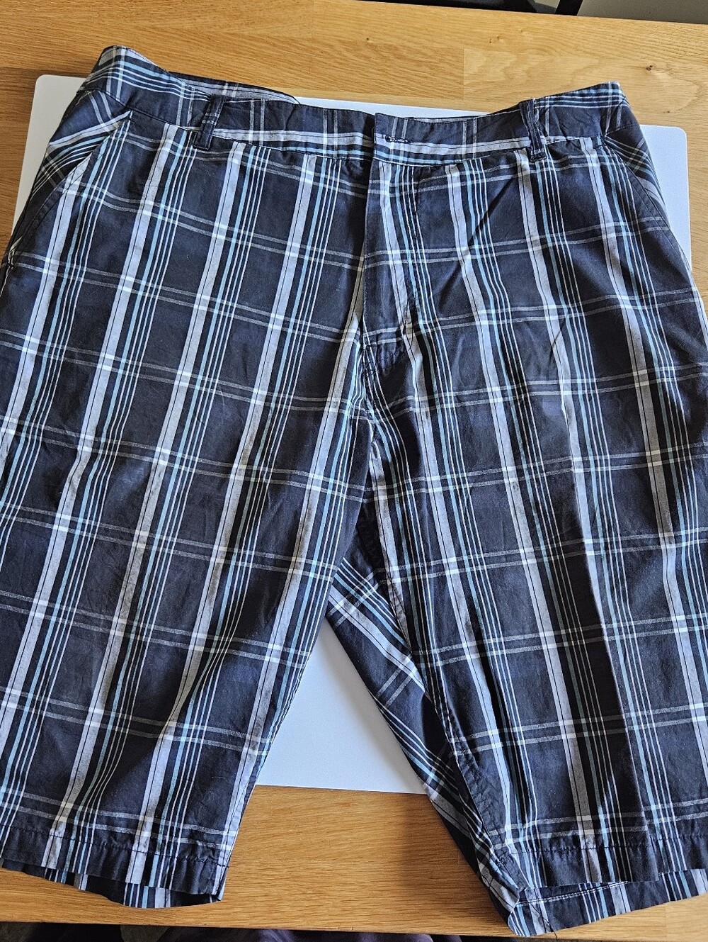 Sean John Men's Navy Blue and Gray Plaid Flat Front Shorts Vintage Size 36
